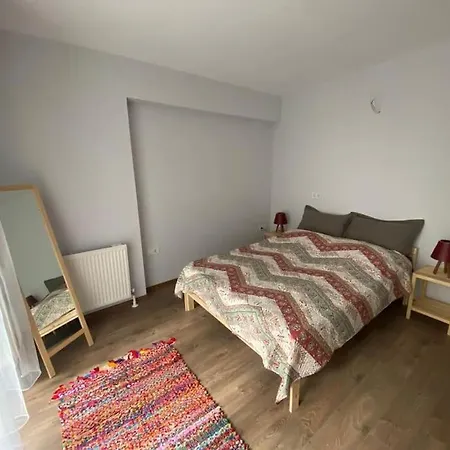 Central 1br With Balcony In A New Building 公寓